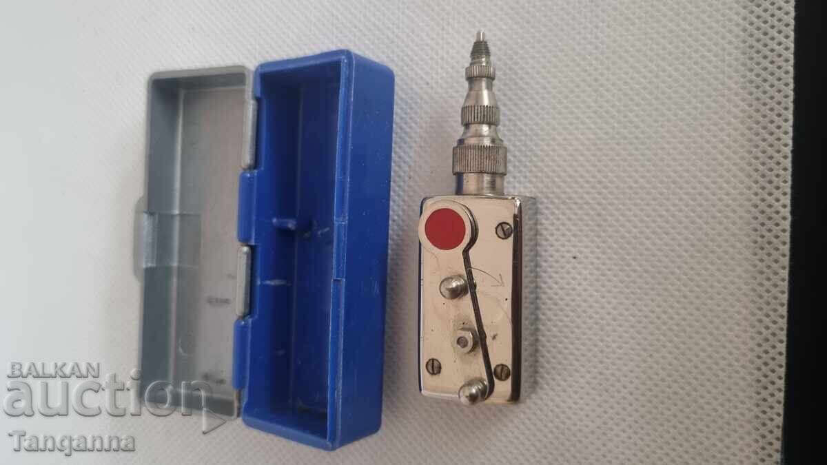 Μηχανική αυτο-συσκευή για φωτογραφική μηχανή, γνωστή ως Autoknip