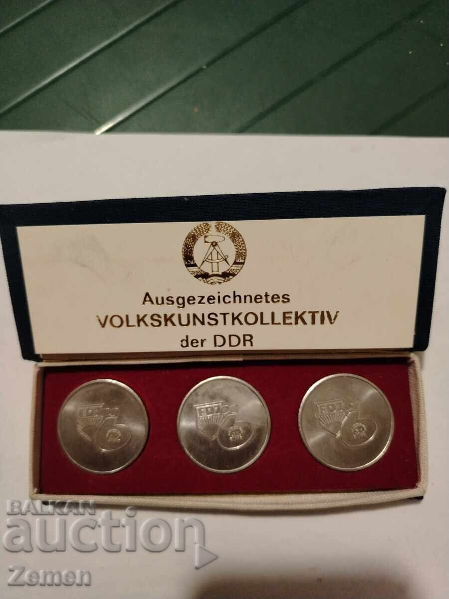 Placa cu preț 50.00 BGN | € 25.56