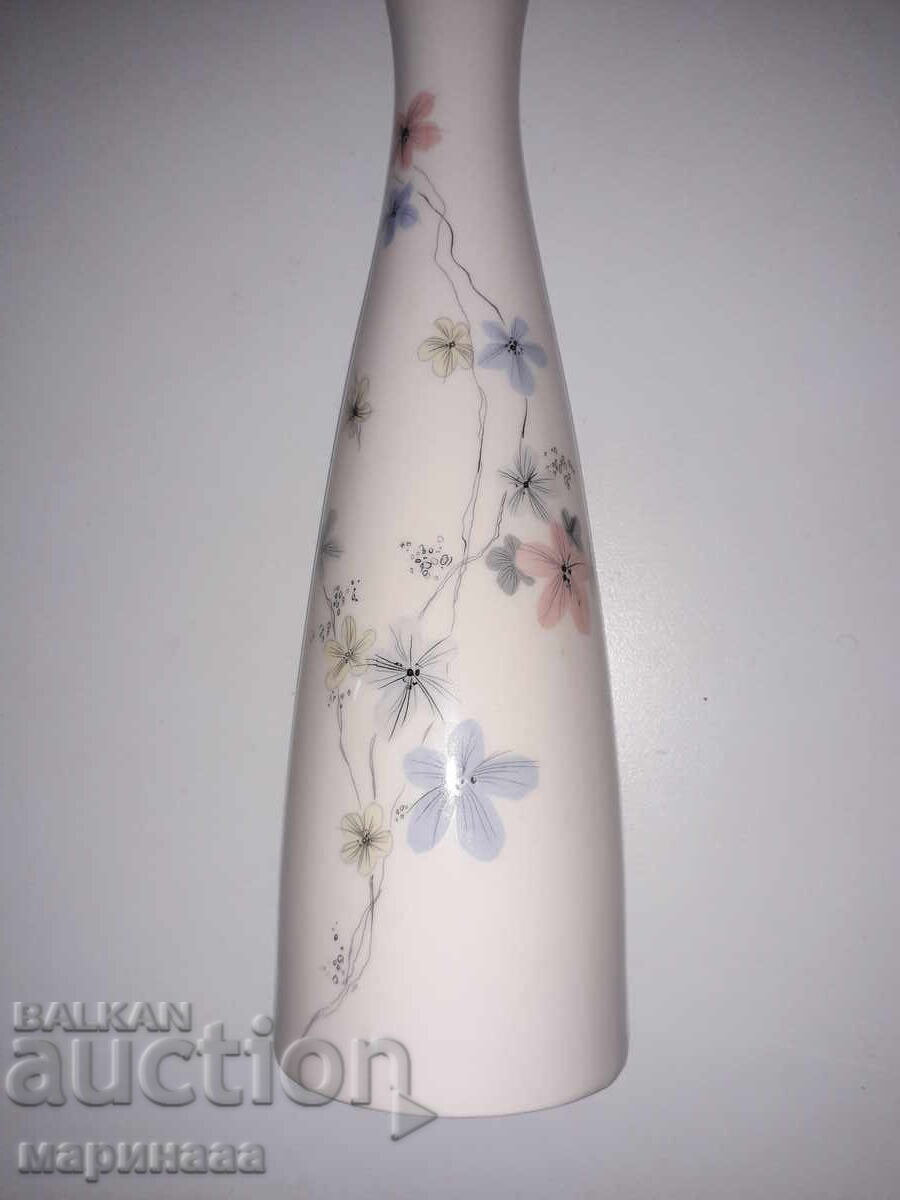 VAZĂ ÎNALTĂ VINTAGE. BAVARIA. PORȚELAN cu preț € 4.35 | 8.51 BGN VAZĂ ÎNALTĂ VINTAGE. BAVARIA. PORȚELAN cu preț € 4.35 | 8.51 BGN