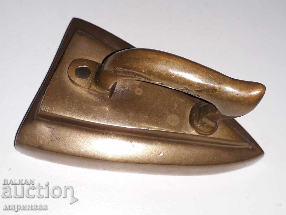 Auction MASSIVE SMALL IRON. BRASS. FOR SLEEVES, PANTS LEGS Auction MASSIVE SMALL IRON. BRASS. FOR SLEEVES, PANTS LEGS