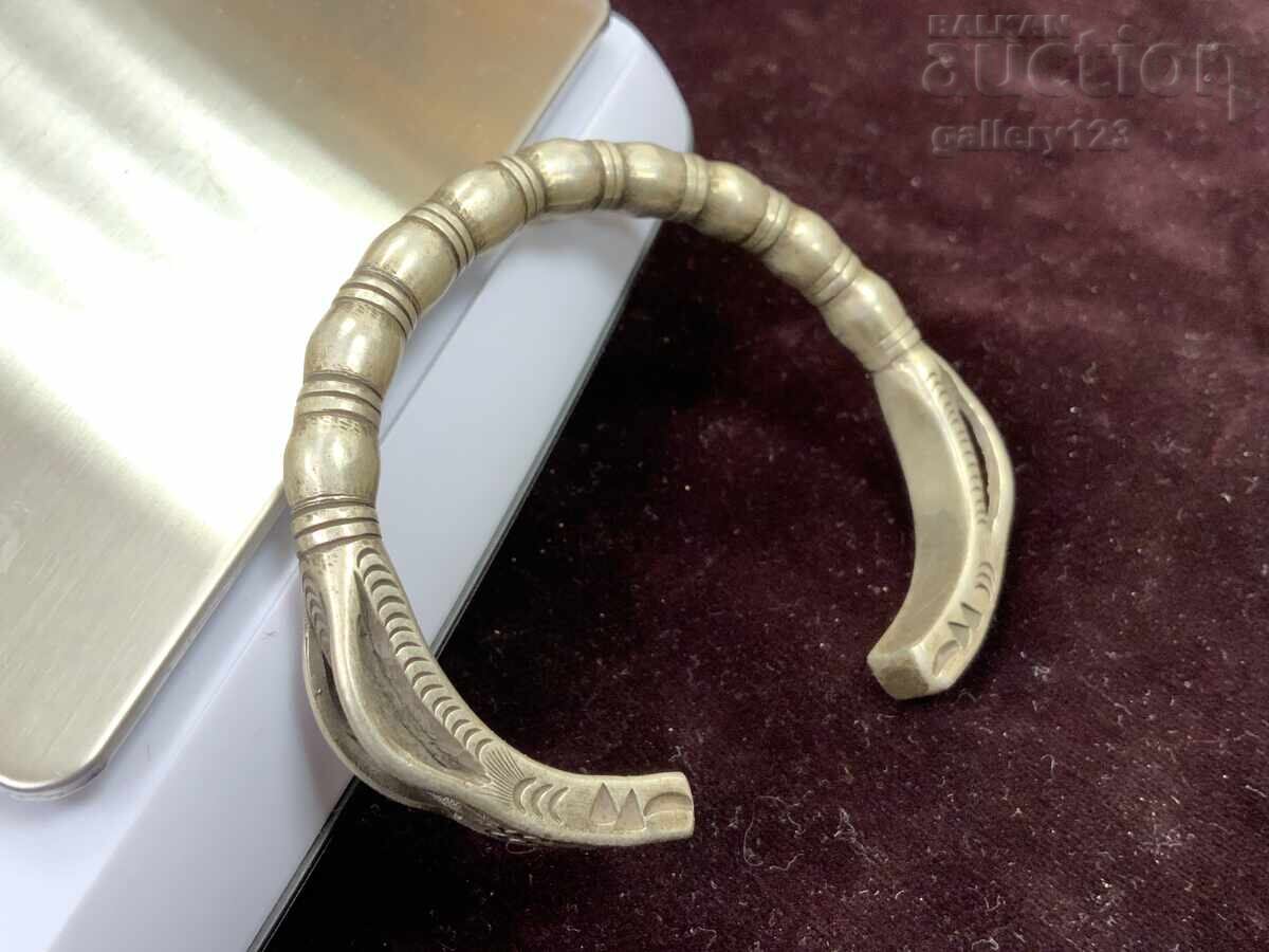 Delivery of Old bracelet