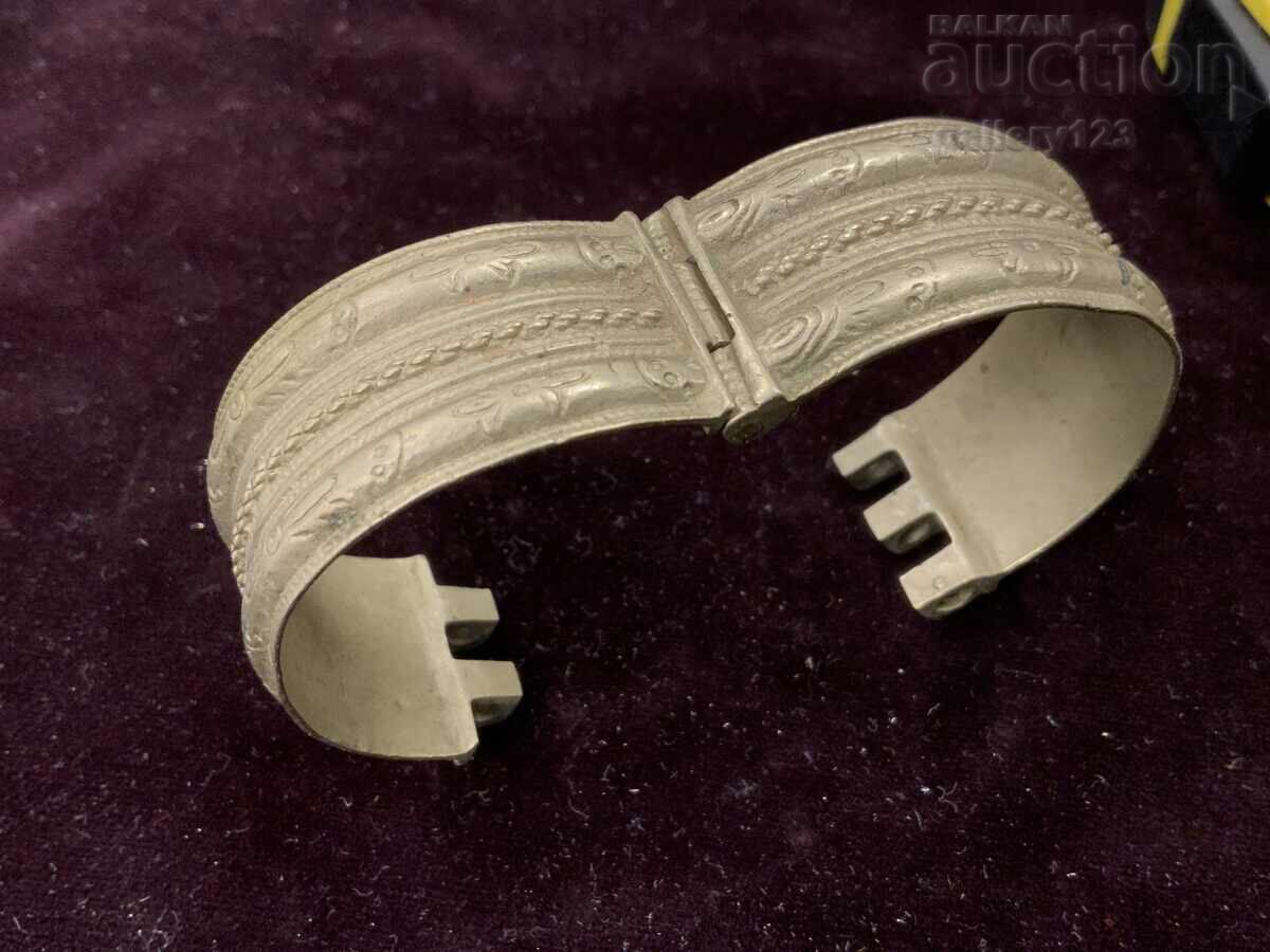 Възрожденска гривна сребро сечан