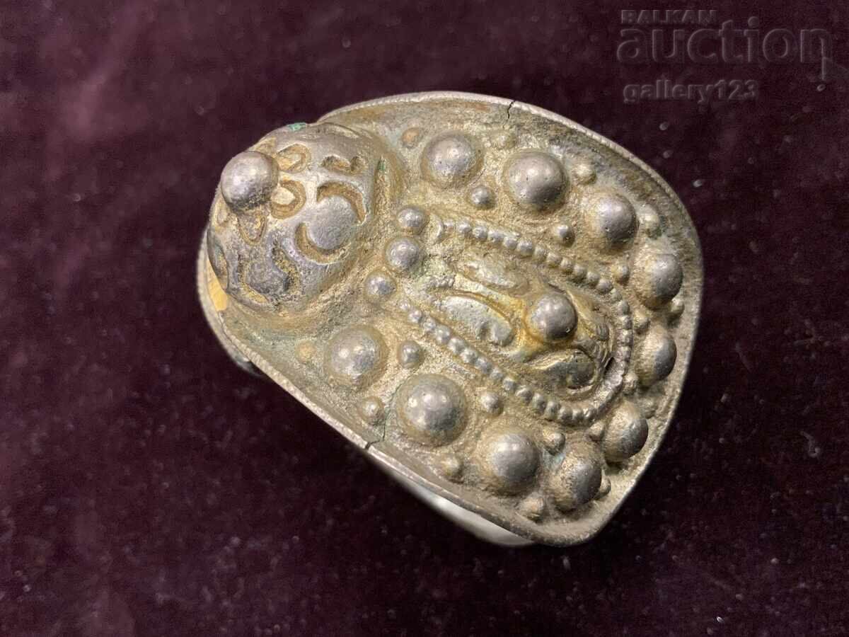 Аукцион Възрожденска гривна сребро сечан позлата кубелия рогатка