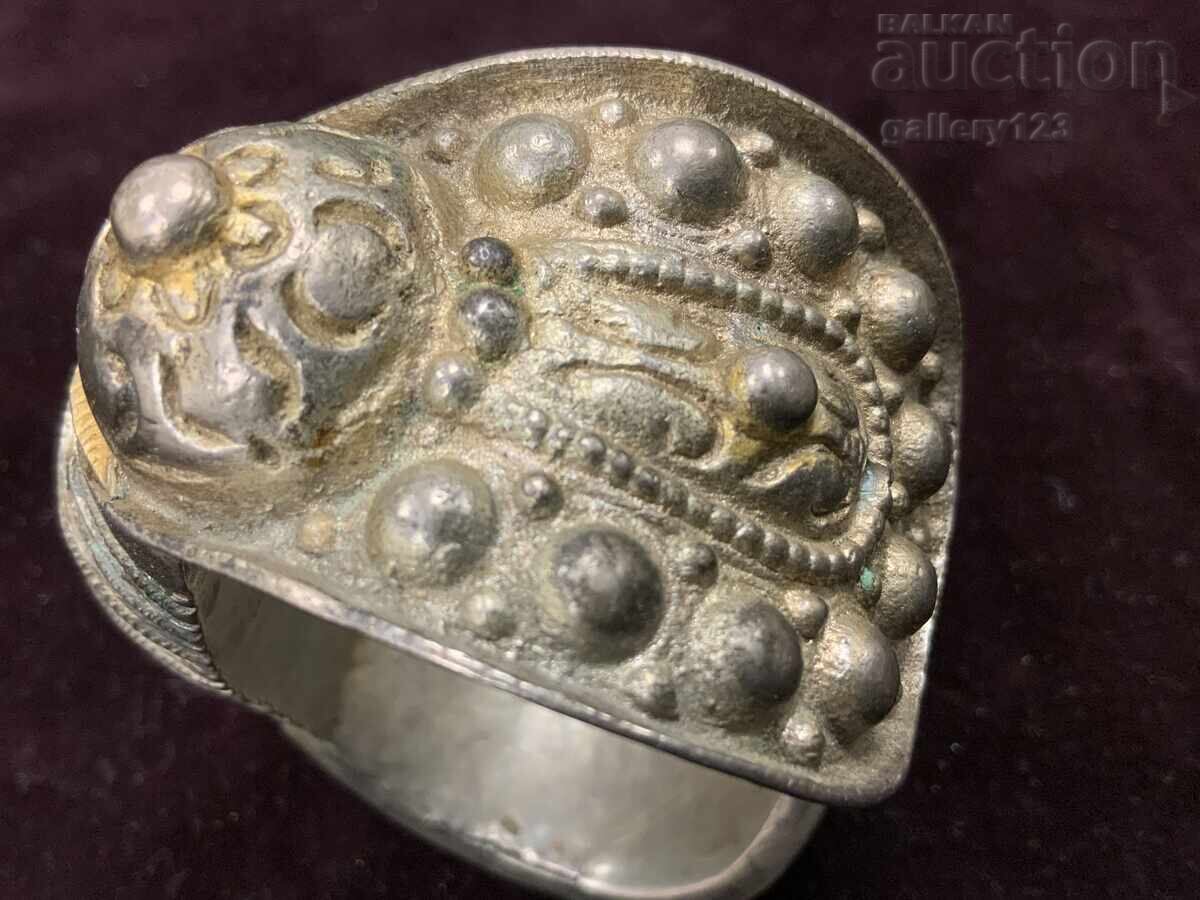 Доставка на Възрожденска гривна сребро сечан позлата кубелия рогатка