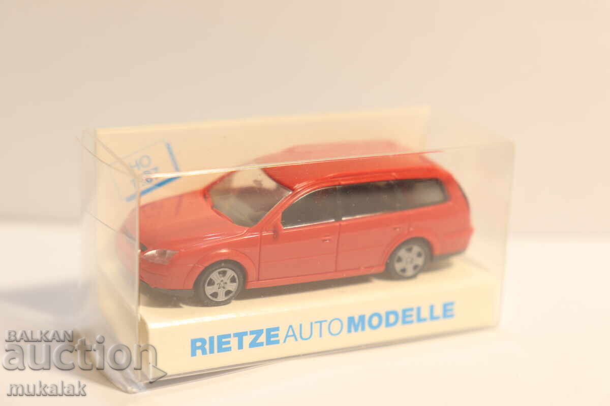 Delivery of RIETZE 1/87 H0 FORD MONDEO TOY CAR MODEL