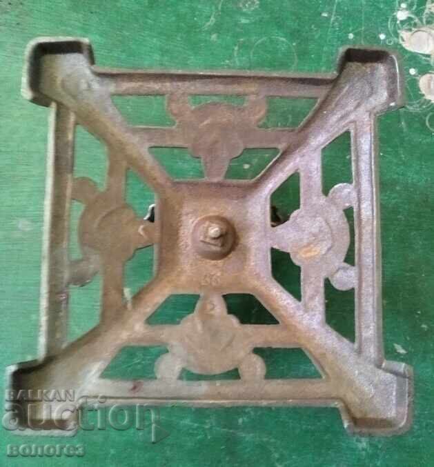 Δημοπρασία Vintage χυτοσίδηρο χριστουγεννιάτικο δέντρο Δημοπρασία Vintage χυτοσίδηρο χριστουγεννιάτικο δέντρο