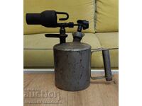 Lampă cu arzător pe benzină de epocă (din perioada socialistă)