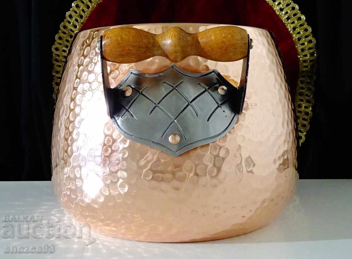 Copper pot 6 l, 1 kg, pure red honey with price 249.00 BGN | € 127.31