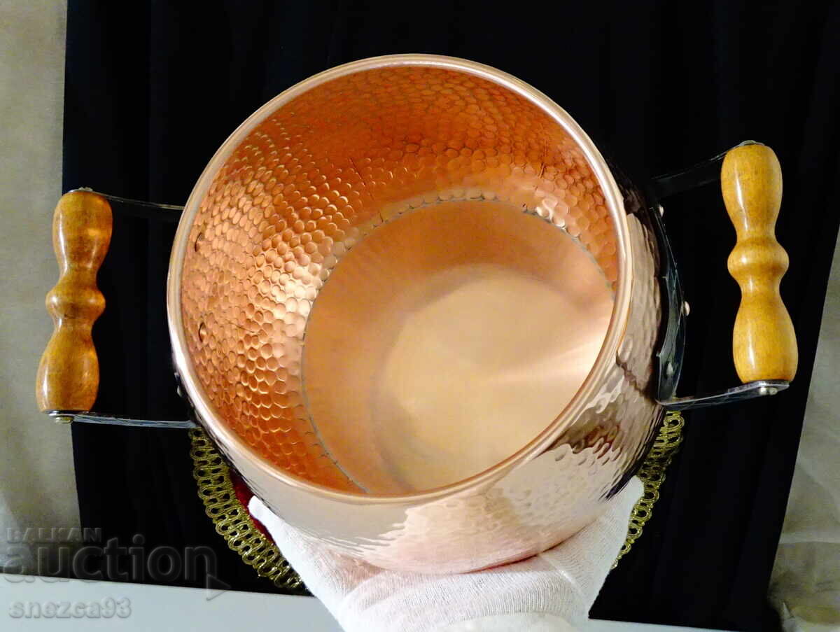 Auction  Copper pot 6 l, 1 kg, pure red honey