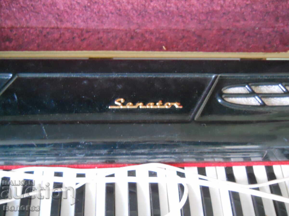 Ionica "Senatorul" cu preț 200.00 BGN | € 102.26 Ionica "Senatorul" cu preț 200.00 BGN | € 102.26