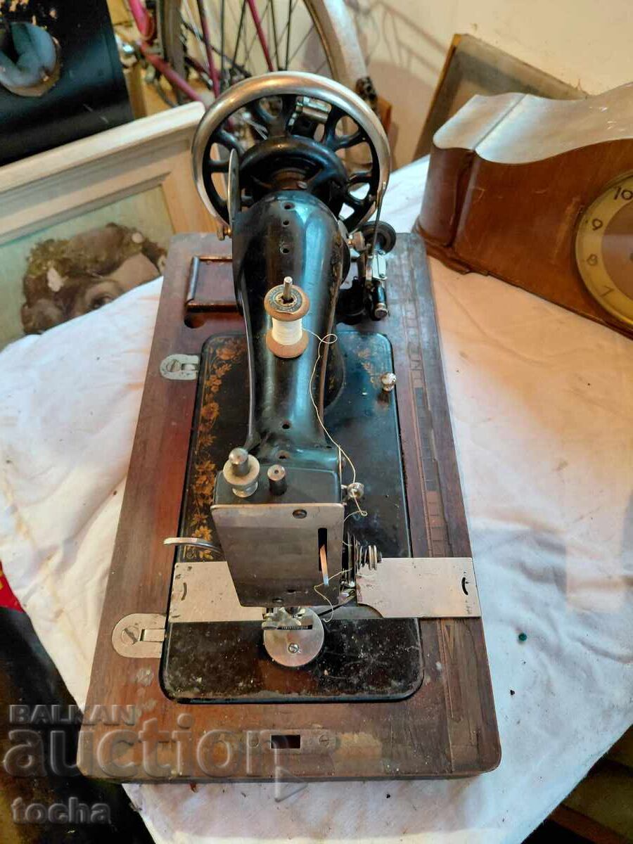 Παράδοση Μεταχειρισμένη ραπτομηχανή με κουτί. BZC Παράδοση Μεταχειρισμένη ραπτομηχανή με κουτί. BZC