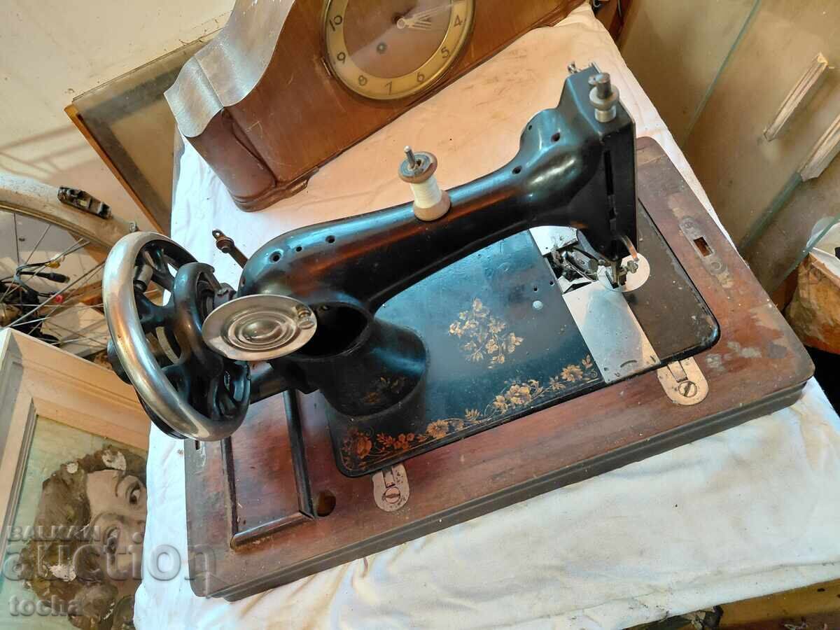 Μεταχειρισμένη ραπτομηχανή με κουτί. BZC Μεταχειρισμένη ραπτομηχανή με κουτί. BZC