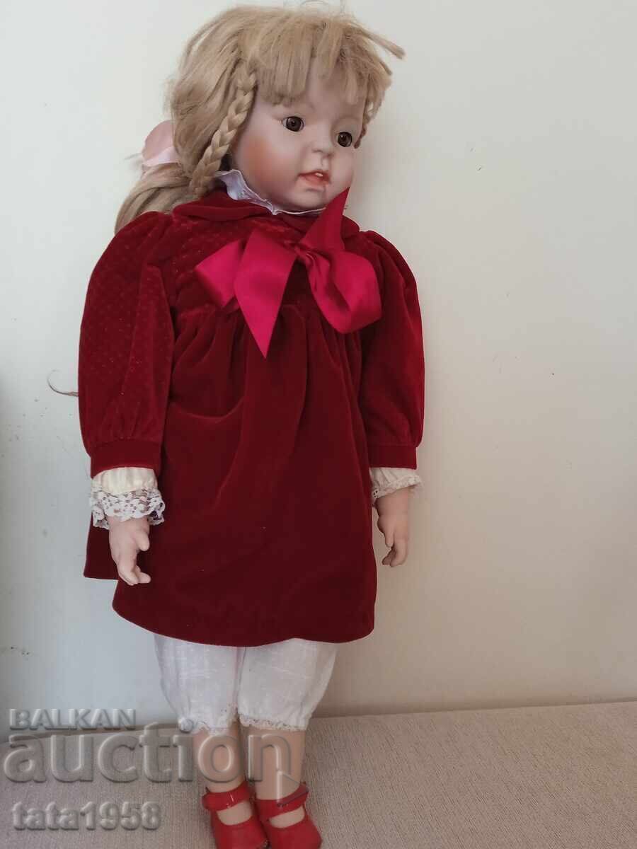 Păpușă veche de 65 cm din porțelan + haine
