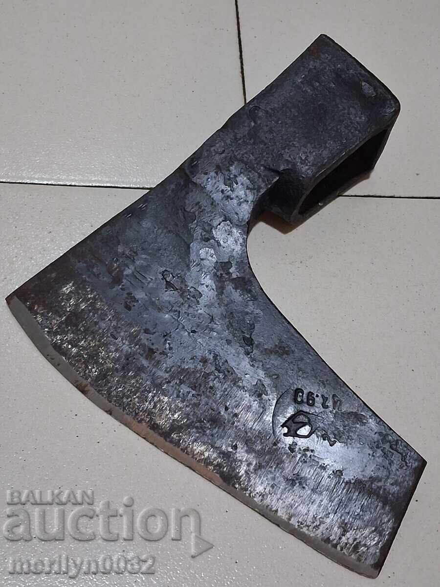 Стара брадва топор инструмент ковано желязо Стара брадва топор инструмент ковано желязо