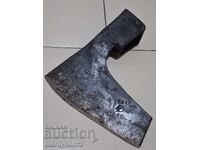 Стара брадва топор инструмент ковано желязо