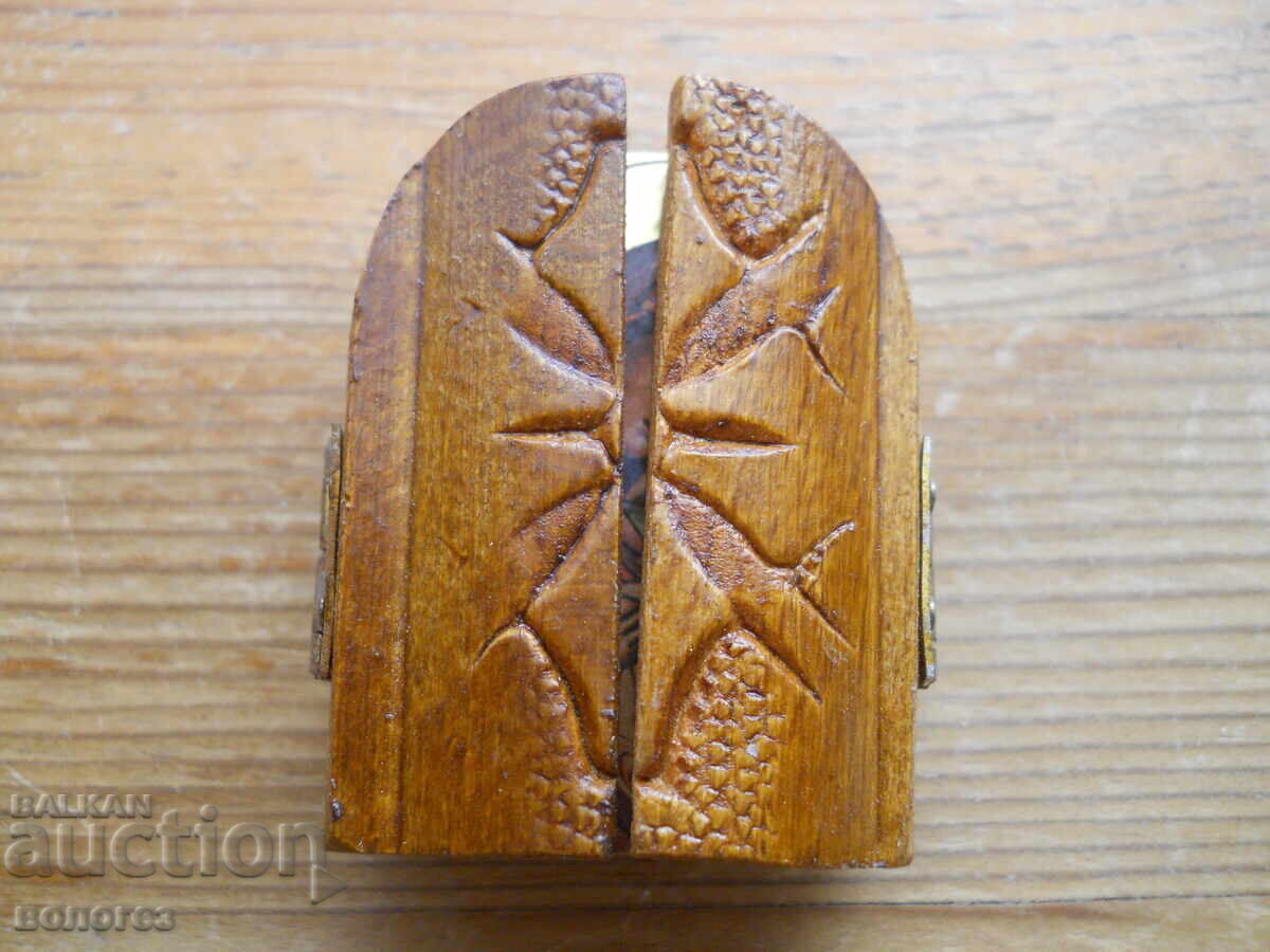 Wooden icon-triptych with price 15.00 BGN | € 7.67 Wooden icon-triptych with price 15.00 BGN | € 7.67