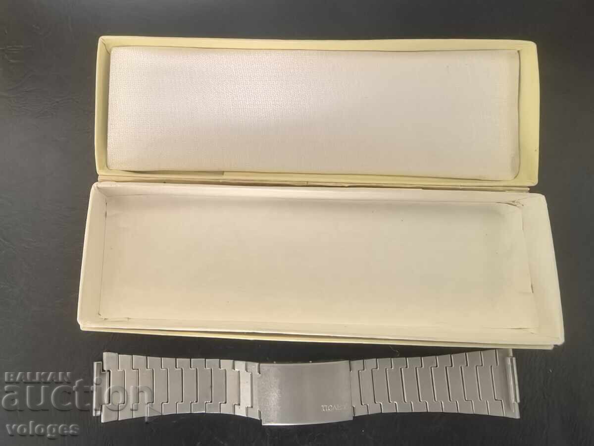 Delivery of Flight, chain, box