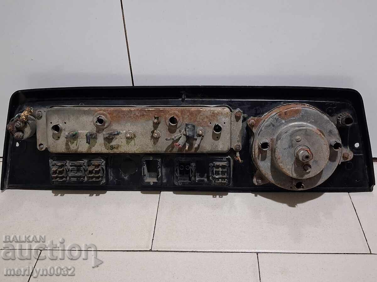 Πίνακας οργάνων από ελαφρύ φορτηγό Volkswagen Beetle Πολωνίας με τιμή 79.00 BGN | € 40.39