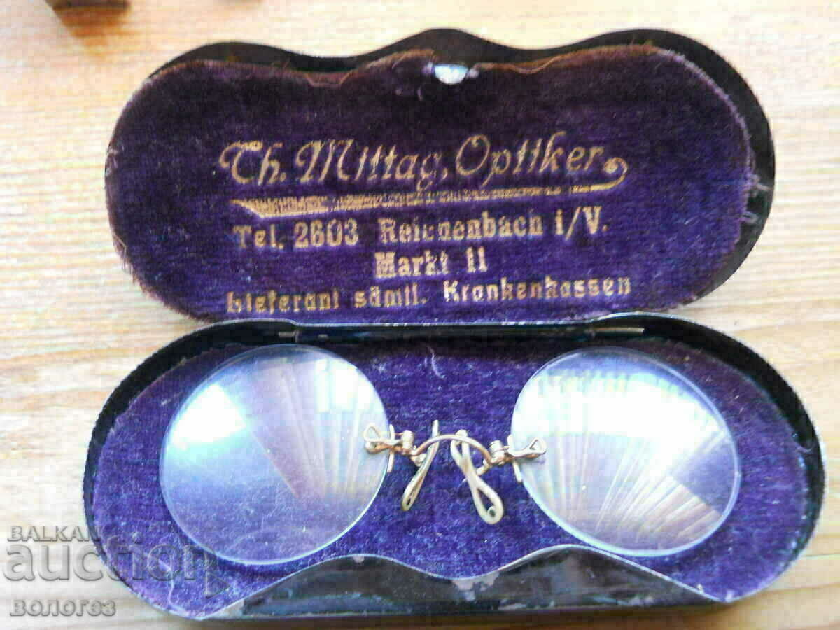 Старинни позлатени очила-пенсне "Ch.Mittag.Optiker" Старинни позлатени очила-пенсне "Ch.Mittag.Optiker"