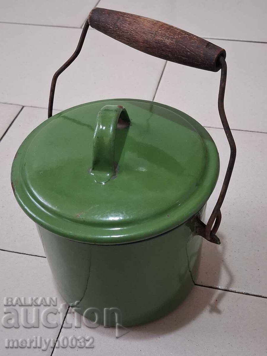 Old enameled can with lid, enameled container, pot with price 46.00 BGN | € 23.52