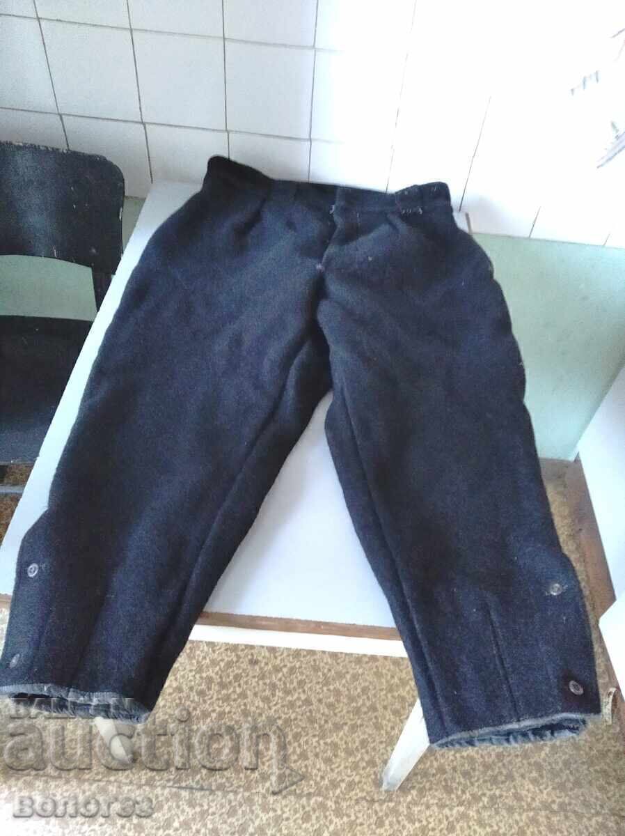 Родопски мъжки потури от дебел вълнен шаяк Родопски мъжки потури от дебел вълнен шаяк