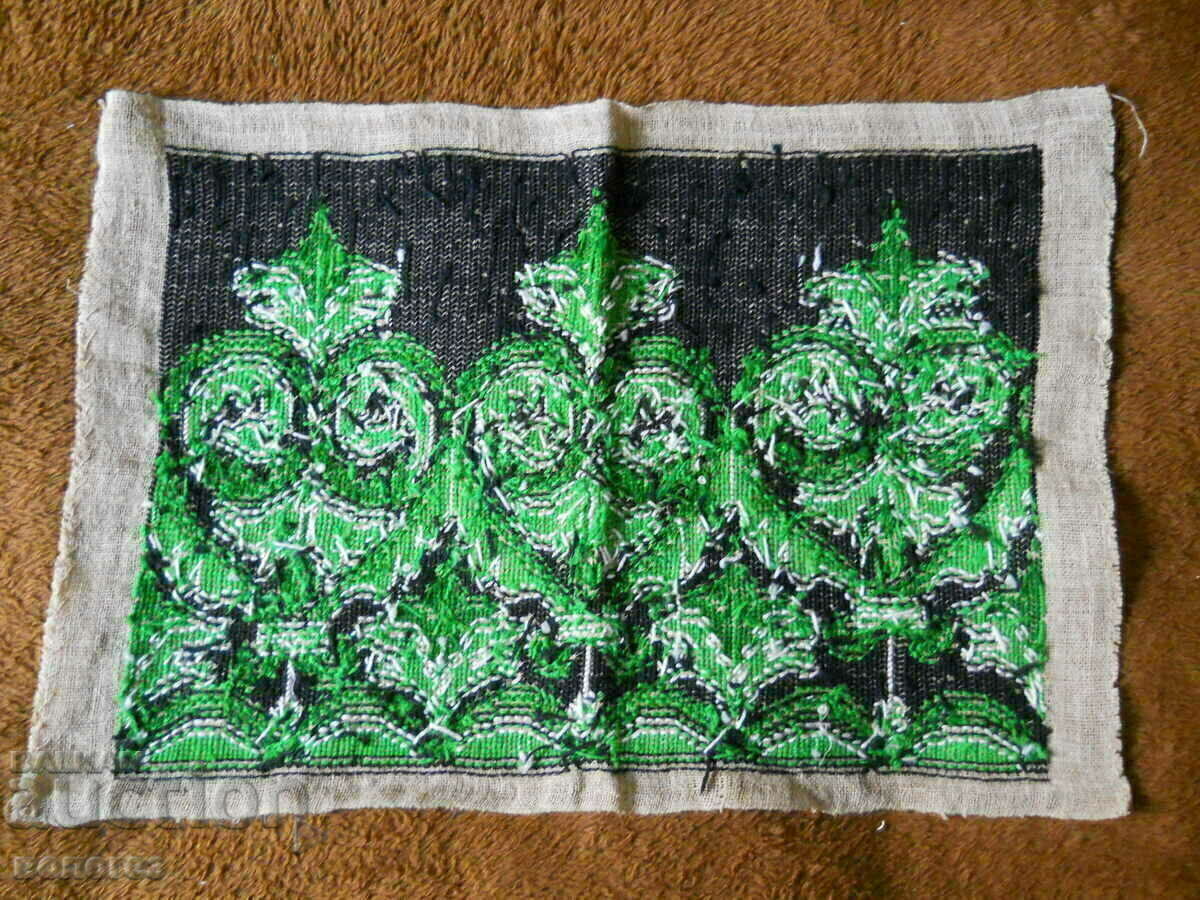 Стара ръчно бродирана заготовка за калъфка за възглавница с цена 15.00 лв. | € 7.67 Стара ръчно бродирана заготовка за калъфка за възглавница с цена 15.00 лв. | € 7.67