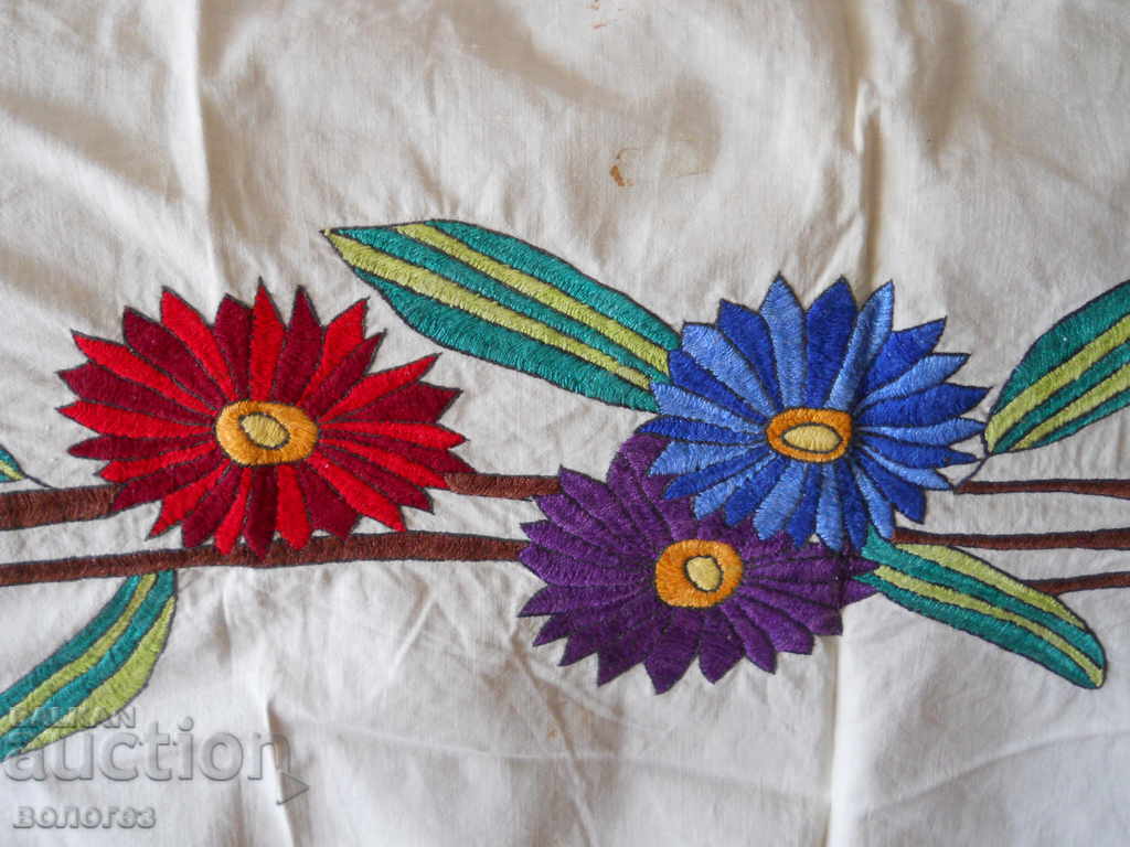 Δημοπρασία Παλιό κεντημένο στο χέρι τραπεζομάντιλο Δημοπρασία Παλιό κεντημένο στο χέρι τραπεζομάντιλο