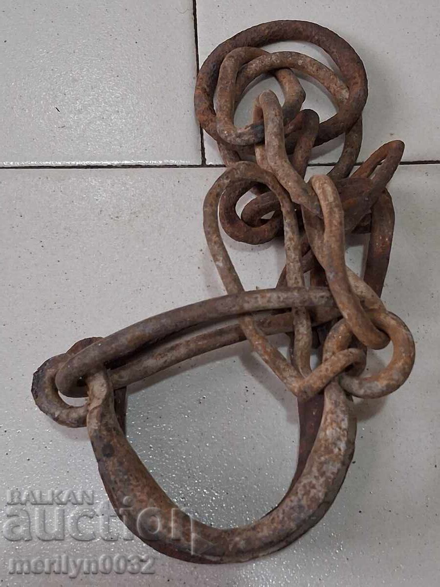 Аукцион Стари ръчно ковани букаи, вериги, пранги, окови