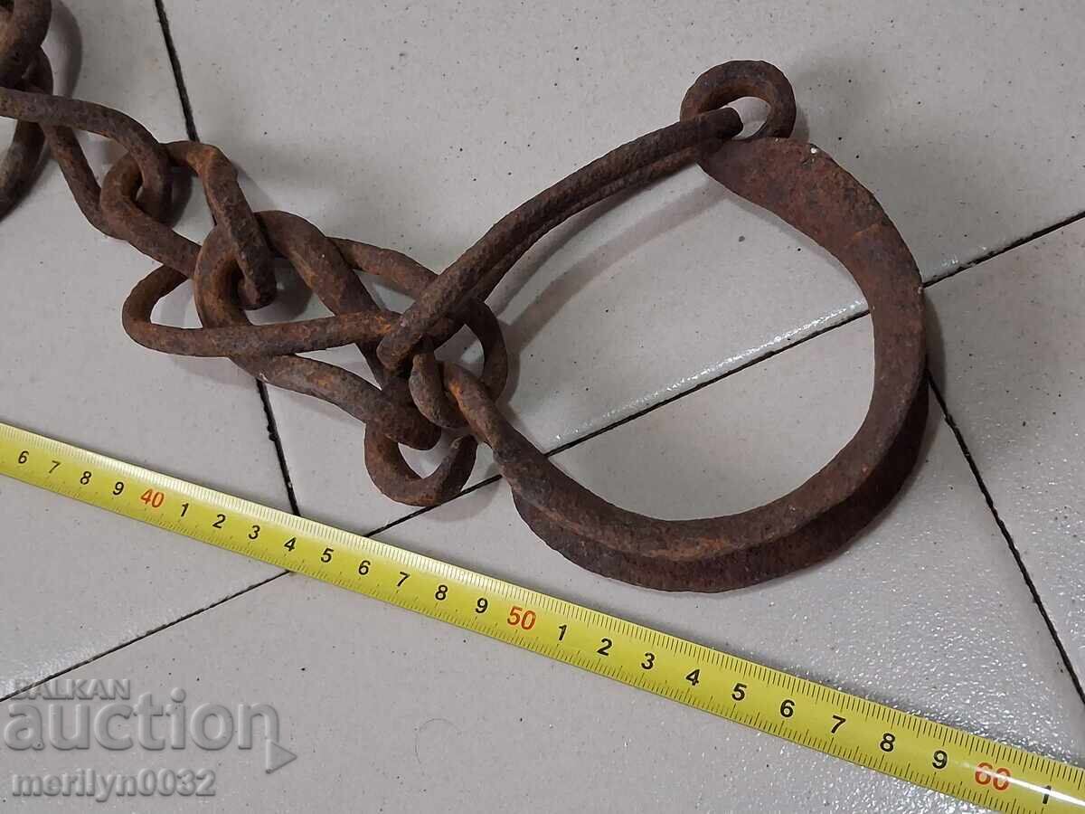 Доставка на Стари ръчно ковани букаи, вериги, пранги, окови