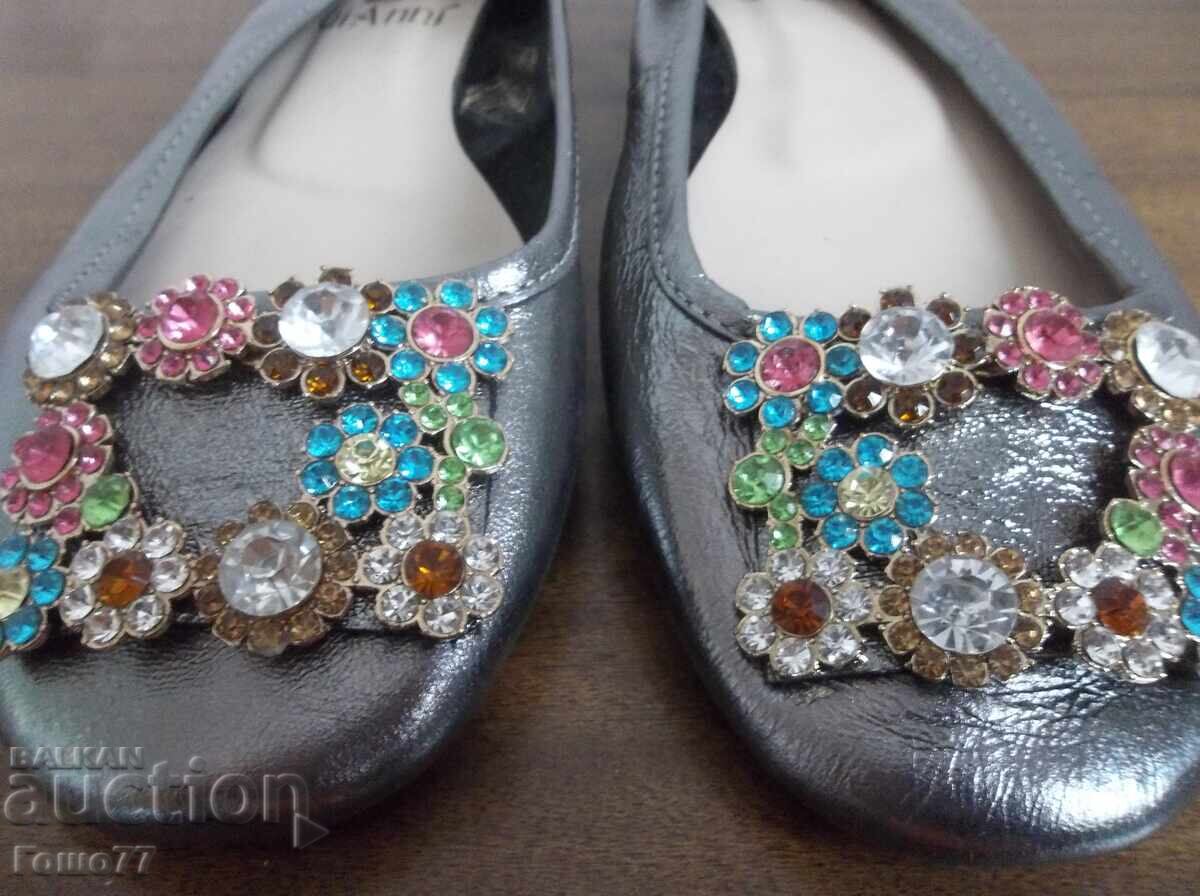 Shoes with price 5.00 BGN | € 2.56