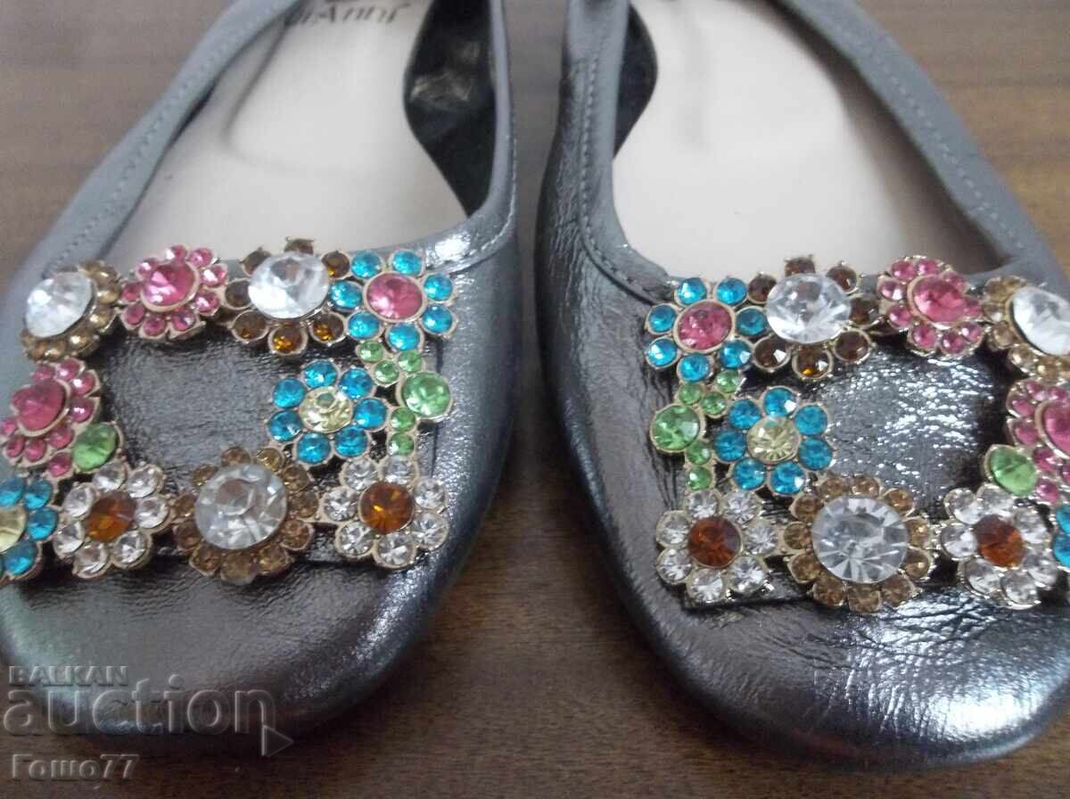 Παπούτσια με τιμή € 2.00 | 3.91 BGN Παπούτσια με τιμή € 2.00 | 3.91 BGN