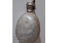 Veche cană de aluminiu militară