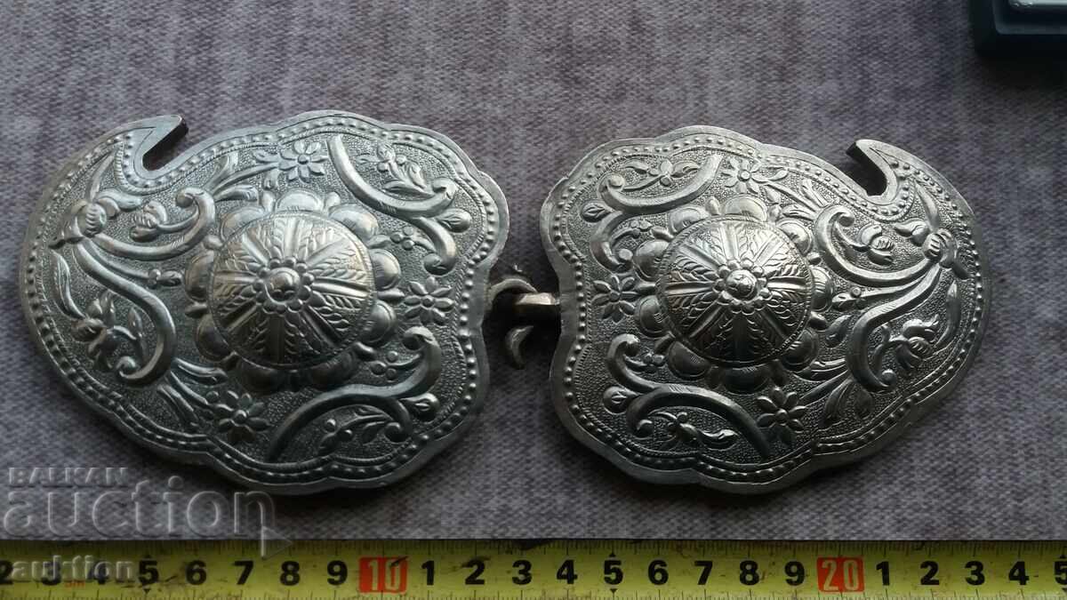 Livrarea PAFTALE DIN ARGINT DE EPOCĂ - 195 GRAME