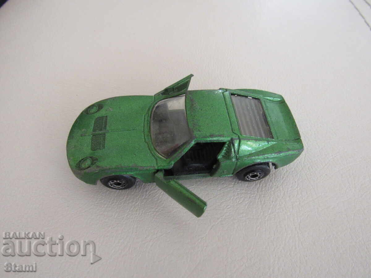Auction Collector's Matchbox car model Lamborghini Auction Collector's Matchbox car model Lamborghini