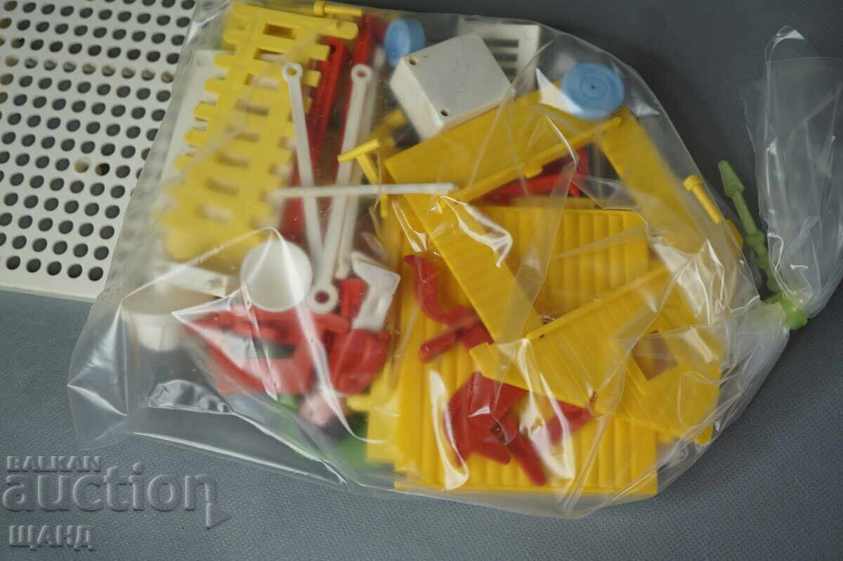 Auction  1975 Russian Toy Constructor Building Set, Unopened with Box
