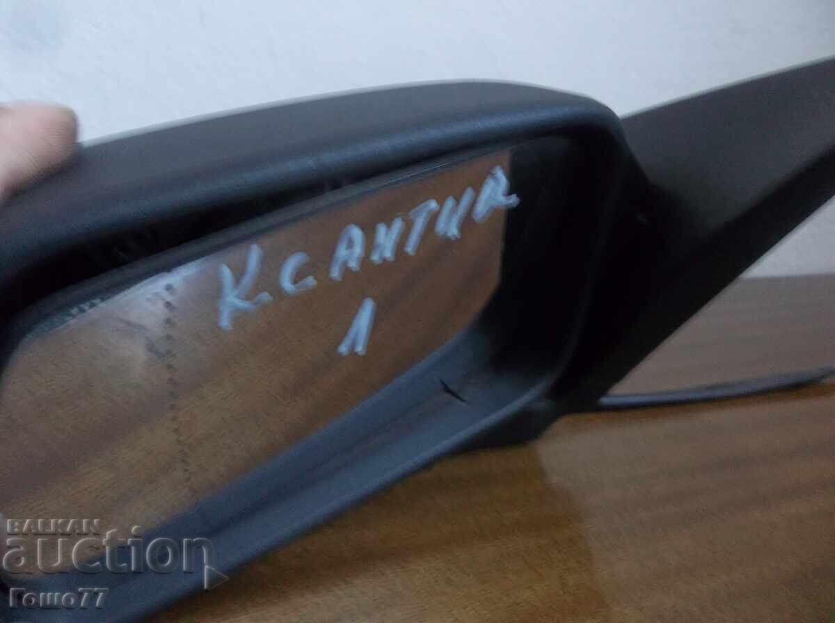 Ενας καθρέφτης με τιμή 10.00 BGN | € 5.11