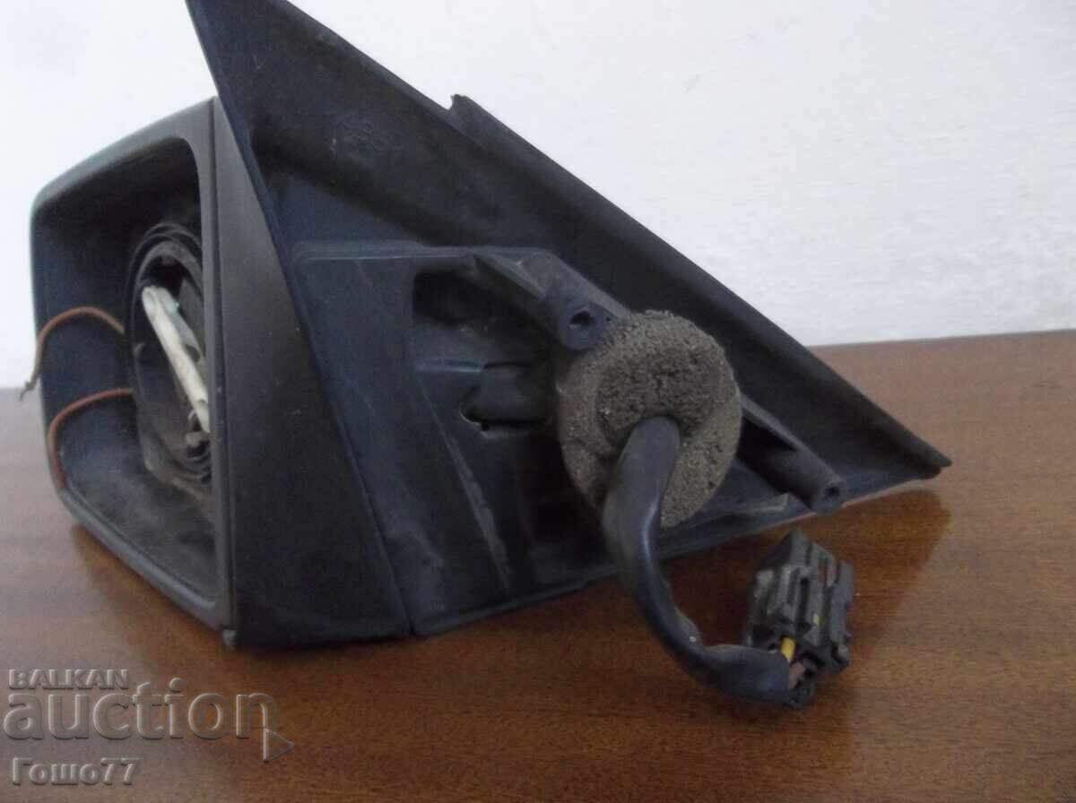 Ενας καθρέφτης με τιμή 10.00 BGN | € 5.11