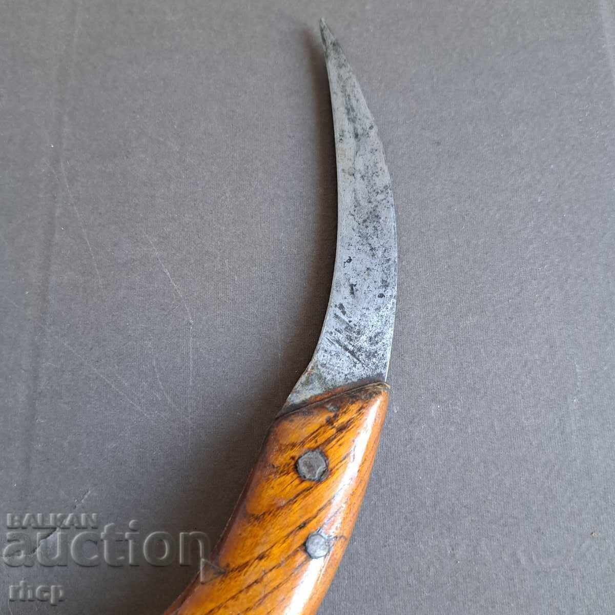 Delivery of An interesting old jay type folding knife