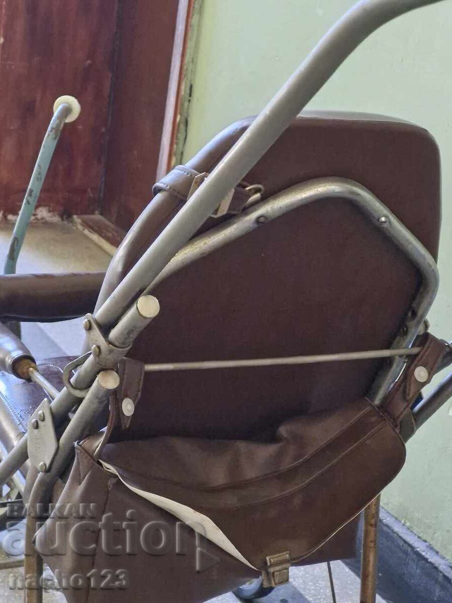 Licitație Cărucior retro pentru bebeluși + tricicletă pentru copii
