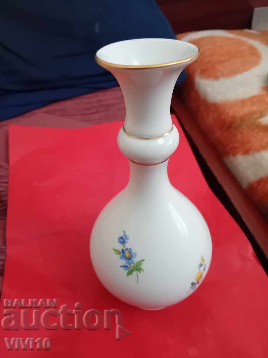Vază din porțelan vechi cu flori, Meissen cu preț € 80.00 | 156.47 BGN