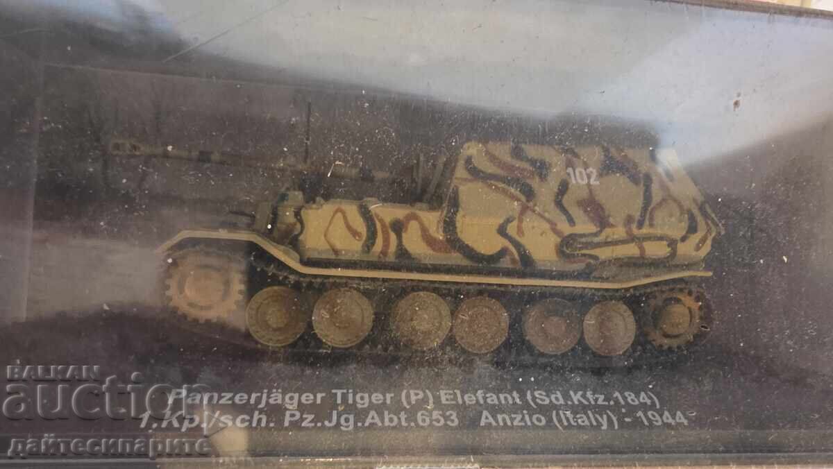 Δημοπρασία Μοντέλο άρματος μάχης και σετ περιοδικού Δημοπρασία Μοντέλο άρματος μάχης και σετ περιοδικού