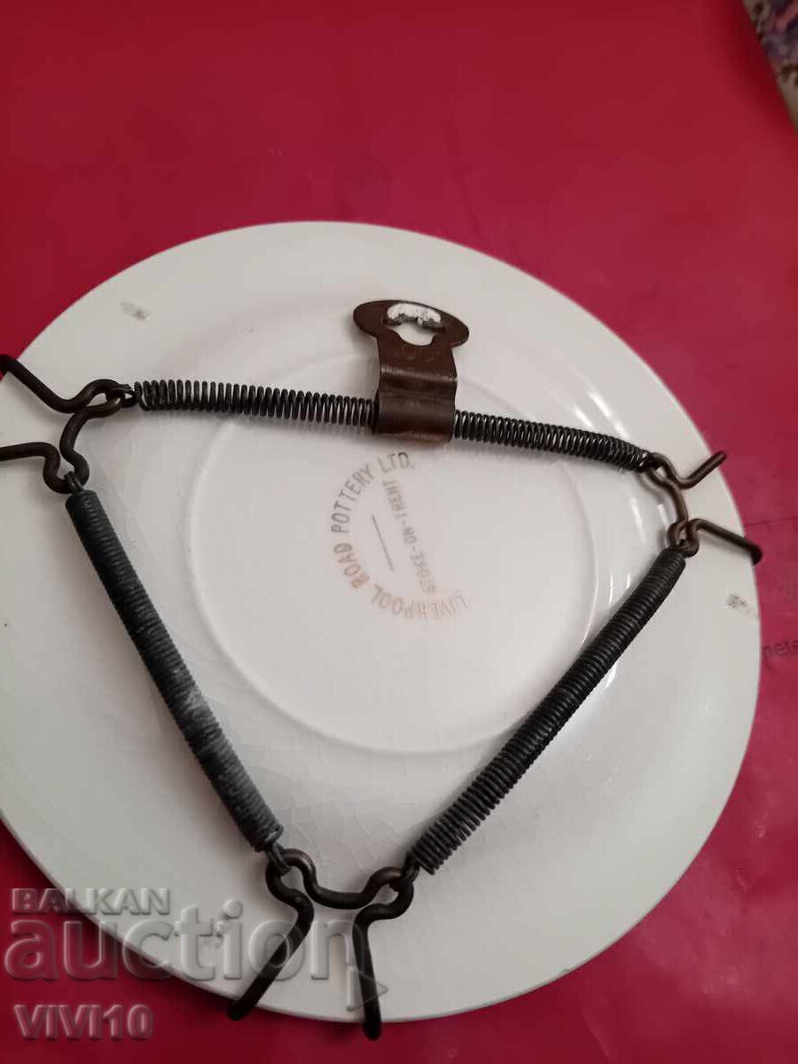 Auction  Antique porcelain plate, London, 12cm