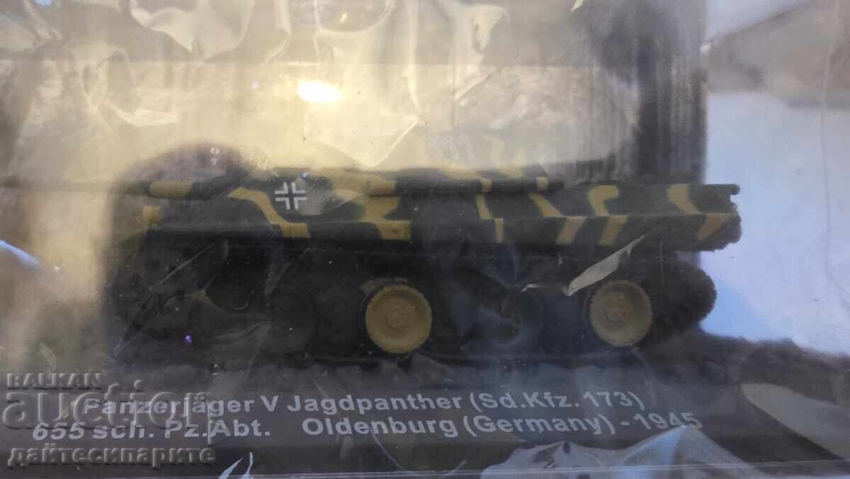 Set revistă și machetă tanc 5 cu preț 40.00 BGN | € 20.45