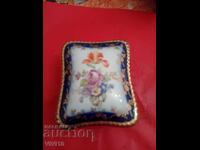 Cutie veche pentru bijuterii, porțelan
