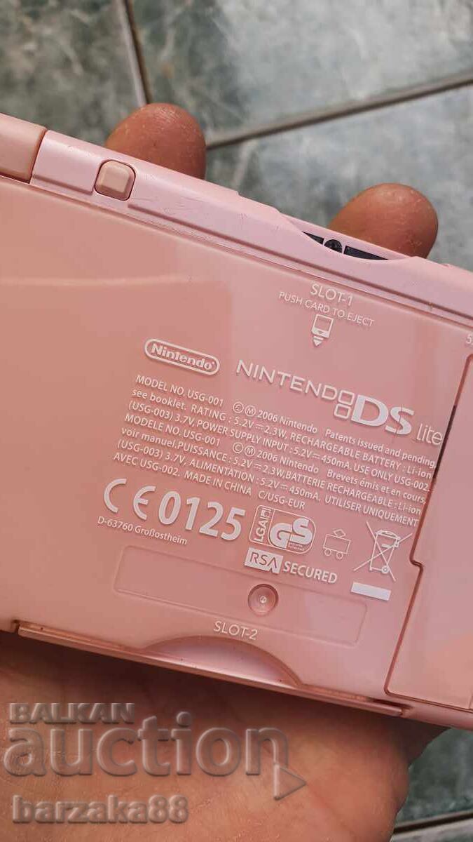 Livrarea Nintendo DS LITE + Jocuri + Husă + Încărcător Livrarea Nintendo DS LITE + Jocuri + Husă + Încărcător