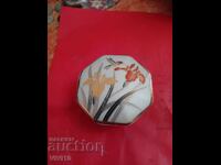 Cutie veche din porțelan pentru bijuterii