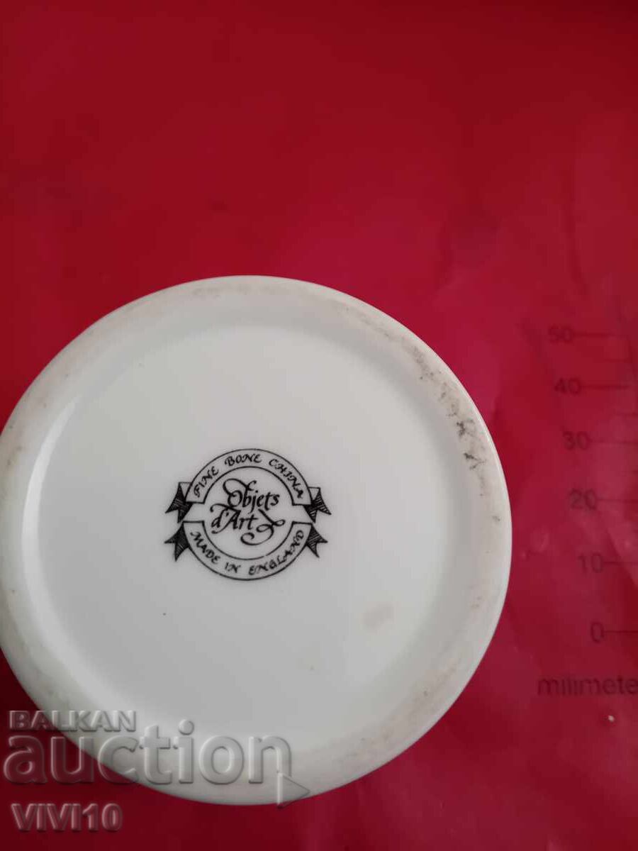 Αρχαίο πορσελάνινο κουτί κοσμημάτων με τιμή 40.00 BGN | € 20.45