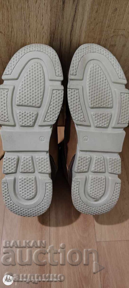 Auction  Selling new men's boots, size 44