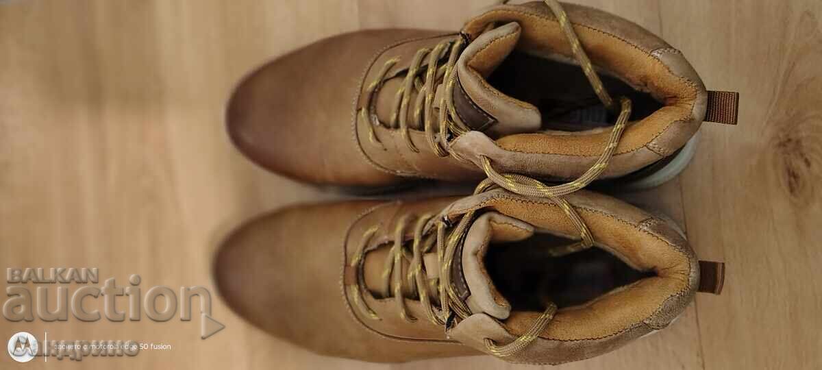 Delivery of Selling new men's boots, size 44