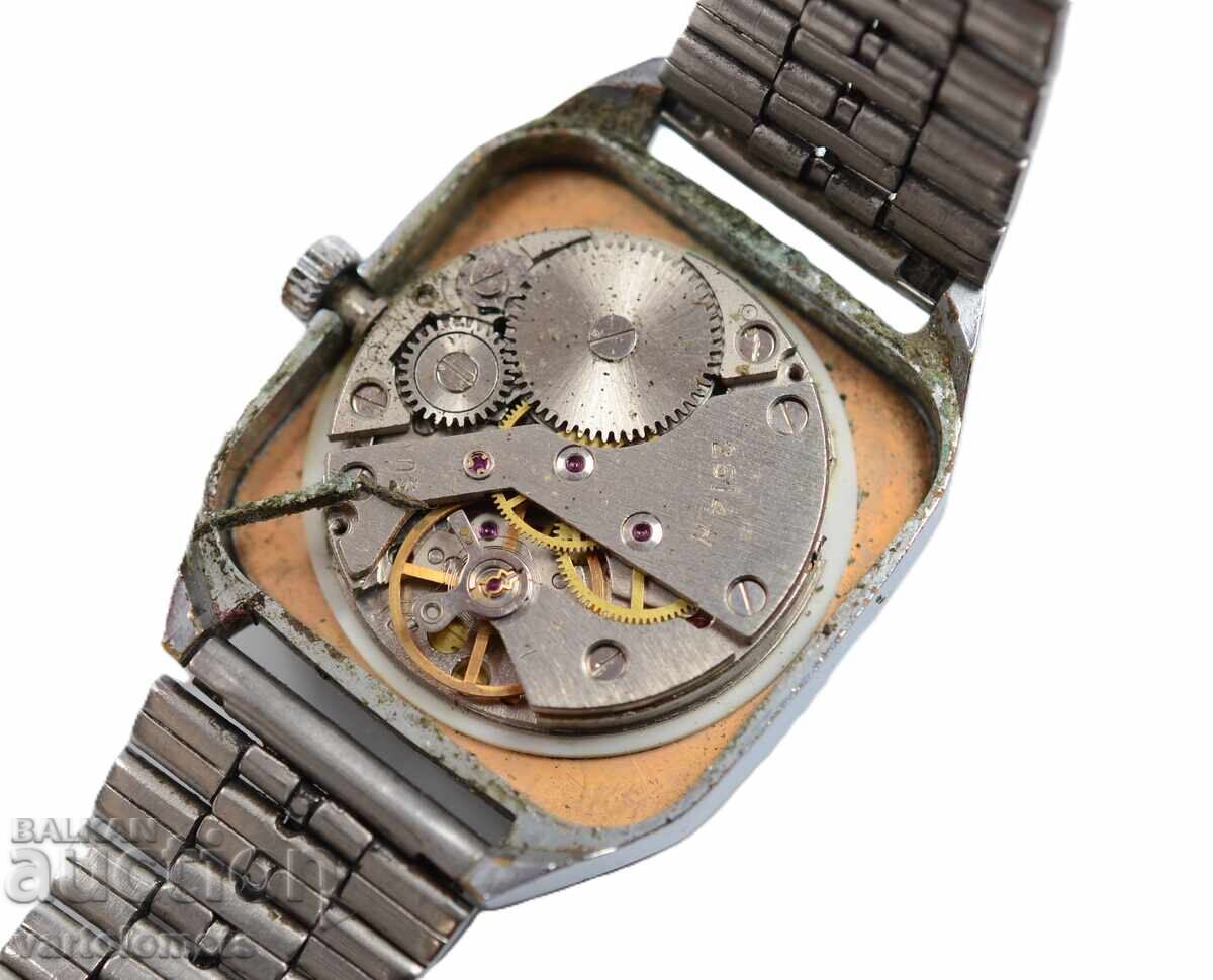 Мъжки часовник РАКЕТА СССР - работи с цена 12.00 лв. | € 6.14 Мъжки часовник РАКЕТА СССР - работи с цена 12.00 лв. | € 6.14